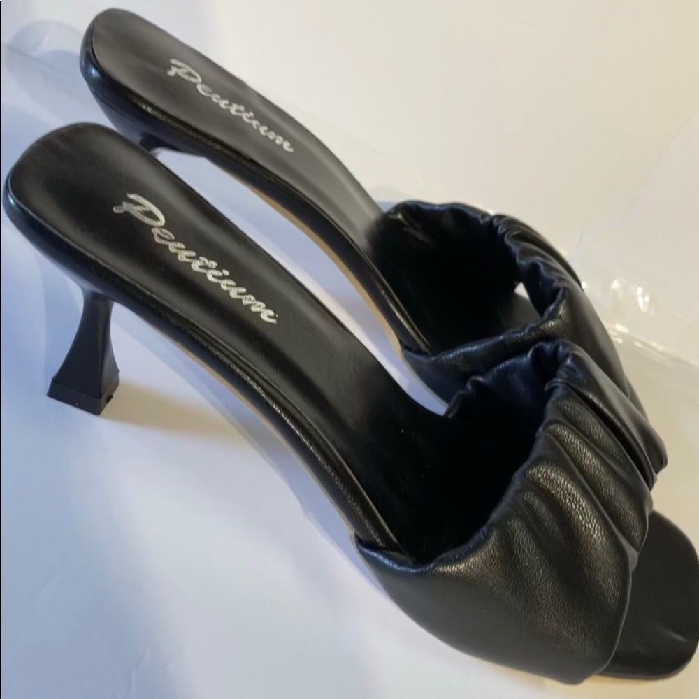 Black 2 inch kitty heel women’s shoes